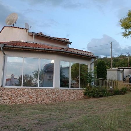 Villa Приятна Къща За Почивка Караколев 1 à Obrochishte Extérieur photo