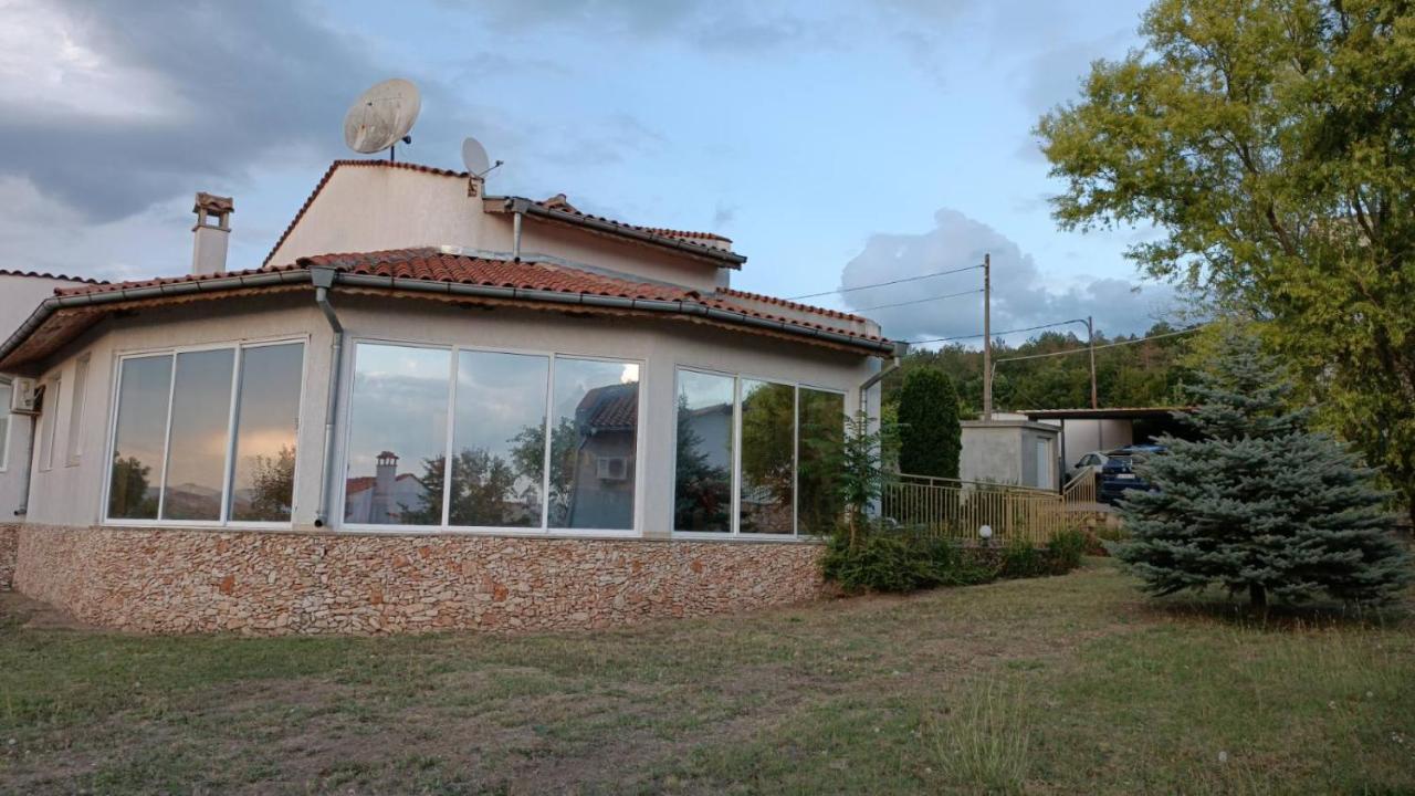 Villa Приятна Къща За Почивка Караколев 1 à Obrochishte Extérieur photo