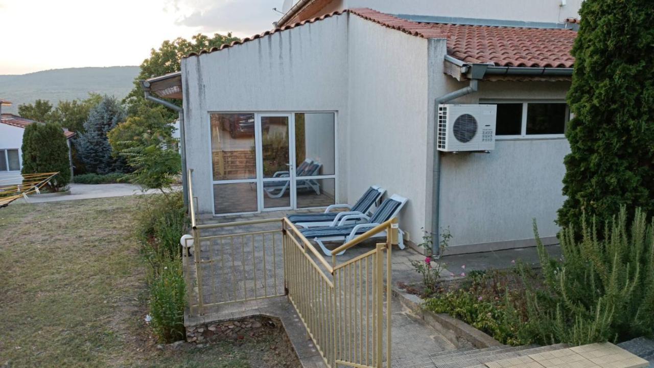 Villa Приятна Къща За Почивка Караколев 1 à Obrochishte Extérieur photo