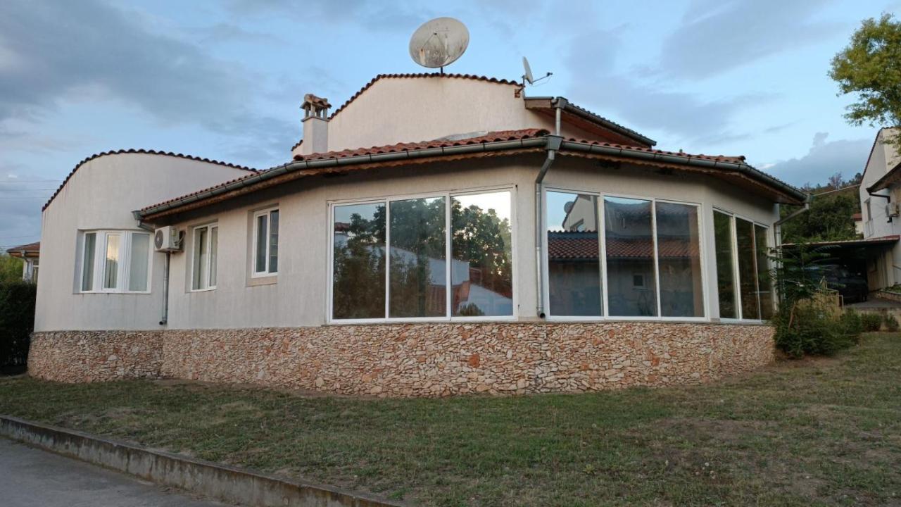 Villa Приятна Къща За Почивка Караколев 1 à Obrochishte Extérieur photo